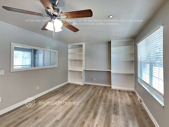 Building Photo - 4325 S Eagle Cir