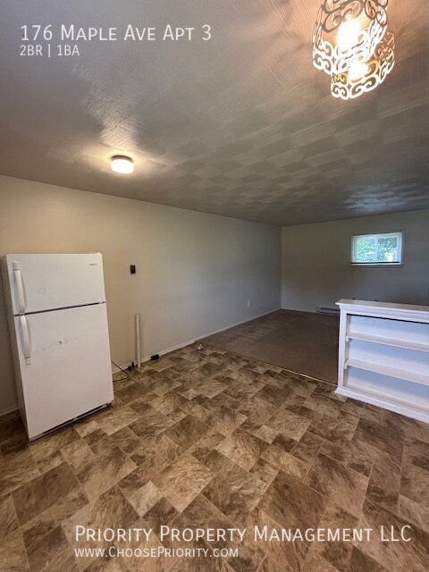 Building Photo - 176 Maple Ave