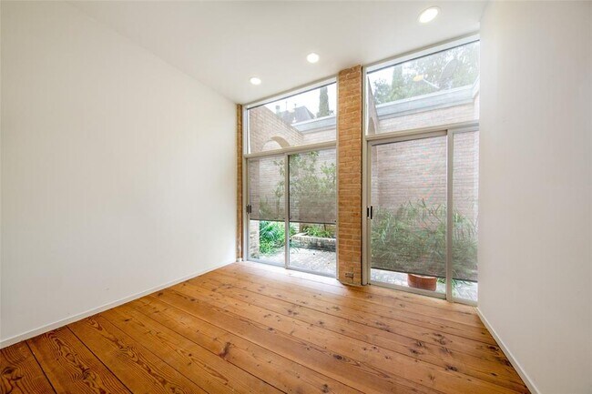 Foto del edificio - 5000 Longmont Dr
