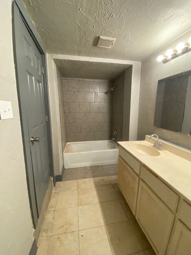 Foto del edificio - 3943 W 8th St