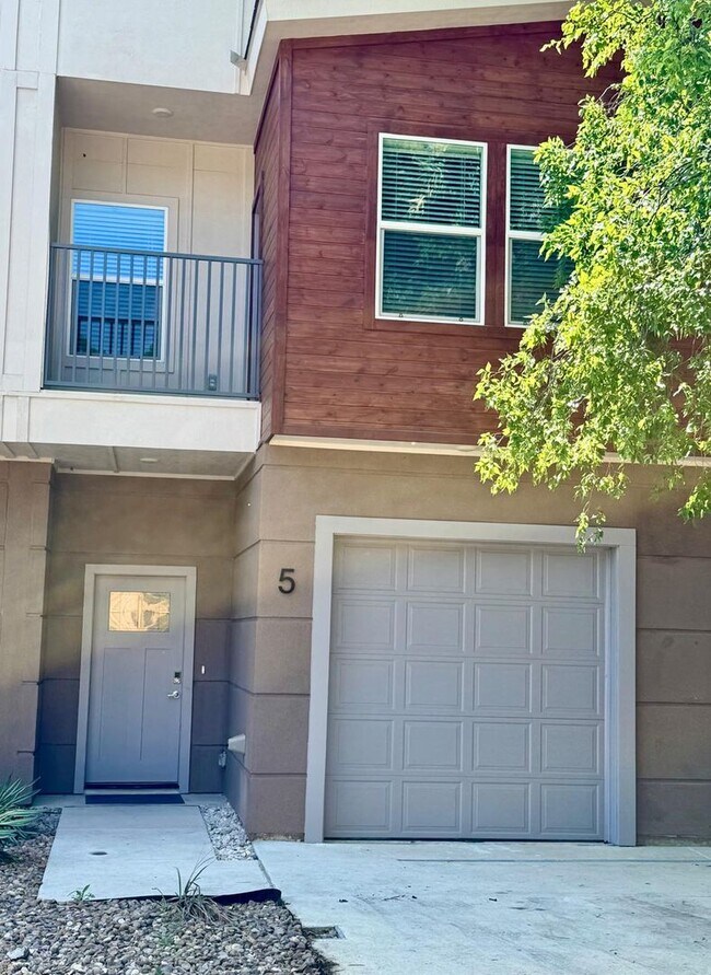 Foto del edificio - Beautiful NEW Condo/Home 3 Bedrooms/2.5 Ba...