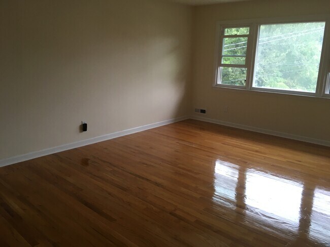 Living room - 310 N 12th St