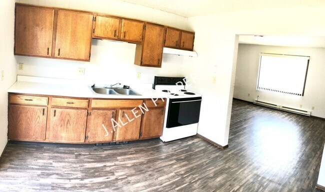 Building Photo - Spacious 2 bed