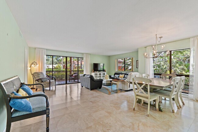 Foto del edificio - 413 Brackenwood Ln S