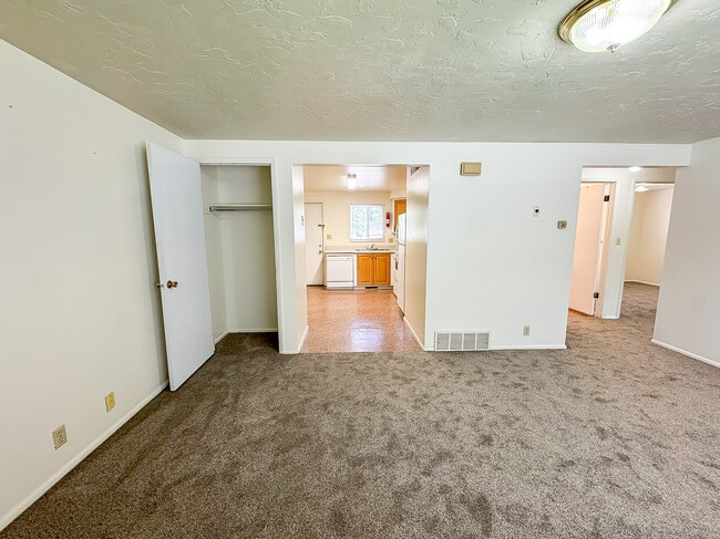 Building Photo - 1748 S 500 E
