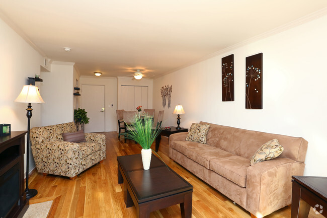 1BR, 1BA - Living Room - Promenade Apartments