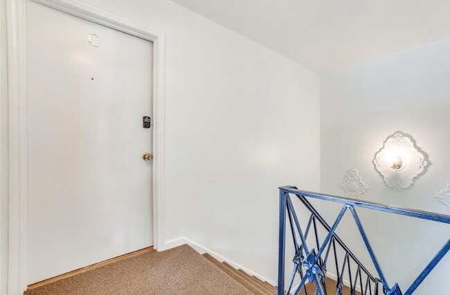 Building Photo - 6131 Bandera Ave