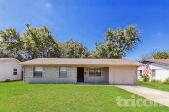 Building Photo - 3221 Edgebrook Dr