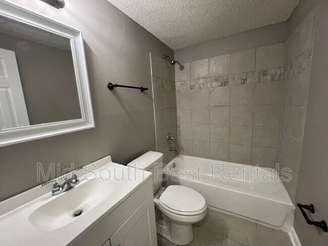 Building Photo - 1550 Gowan Dr