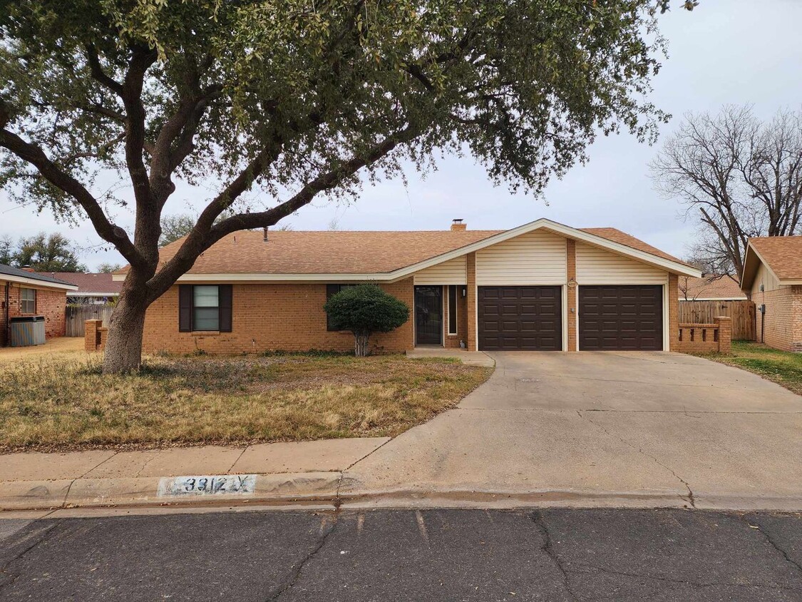 Foto principal - Great home with large rooms, close to HEB,...