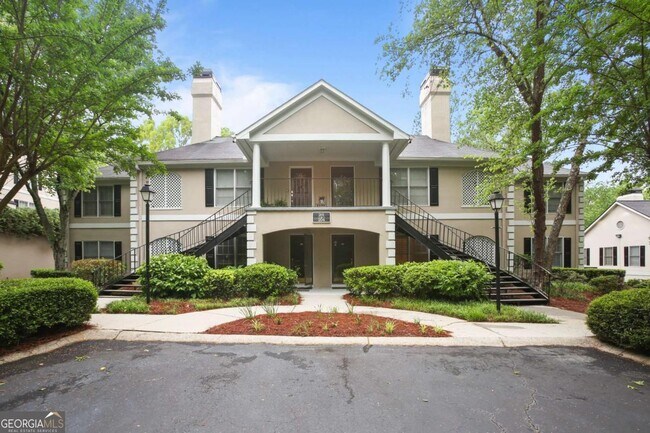 Building Photo - 202 Peachtree Forest Dr