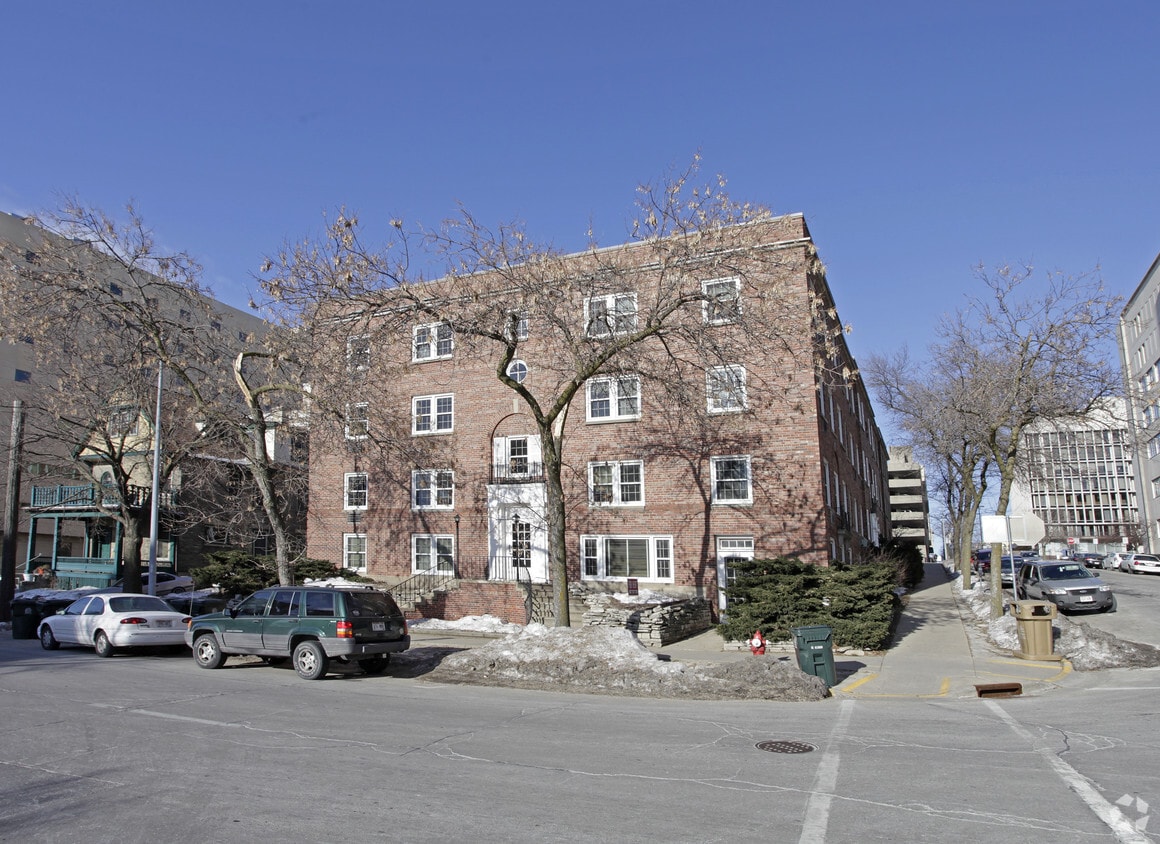 Primary Photo - 102 Wilson St