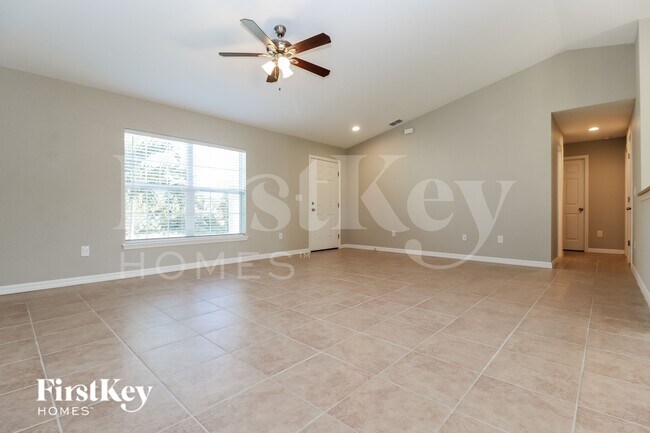 Foto del edificio - 12252 Clarendon Ave