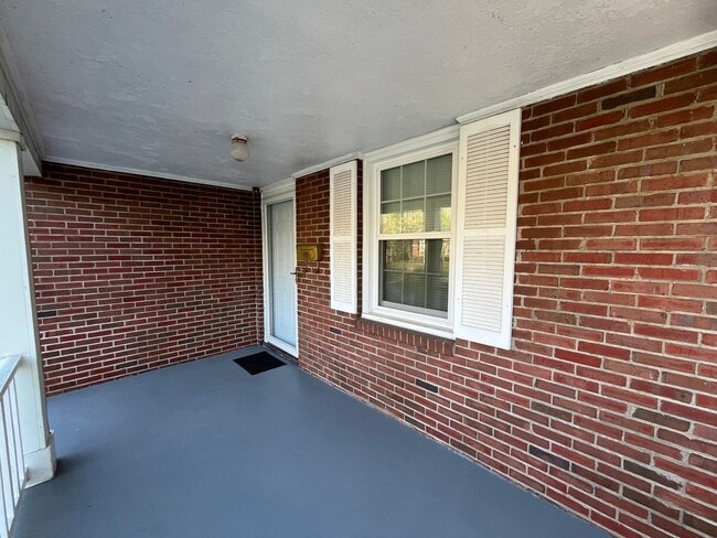 Foto del edificio - Charming Brick House off Fort Avenue