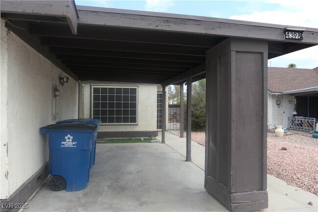 Foto del edificio - 4398 Bramblewood St