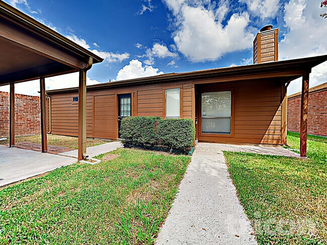 Foto del edificio - 6922 Clee Ln