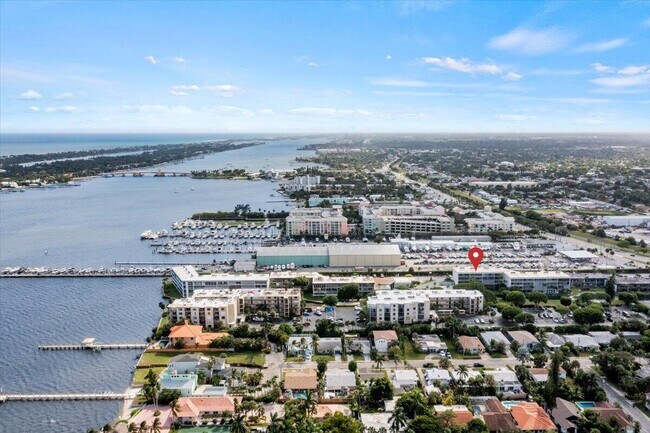 Foto del edificio - 300 Waterway Dr S