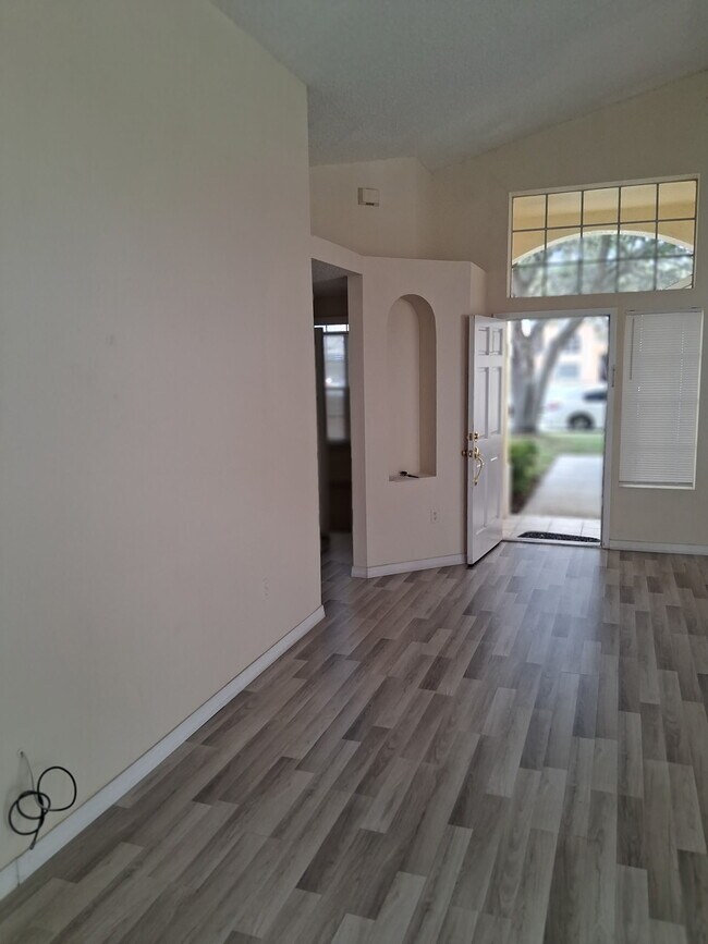 Building Photo - 2563 Davenport Cir