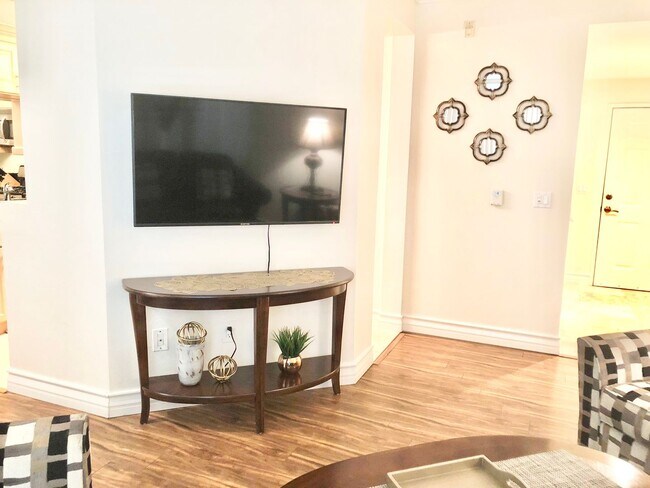 Foto del edificio - Meridian Luxury Condo. 1 Bd 1 Ba, Utilitie...