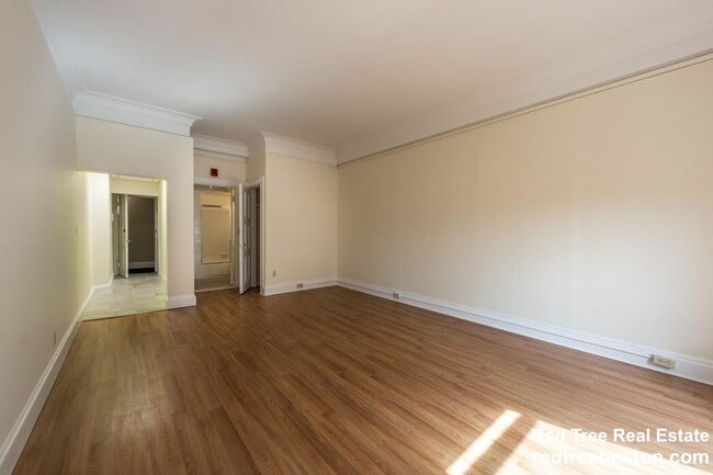 Building Photo - 62 Boylston St