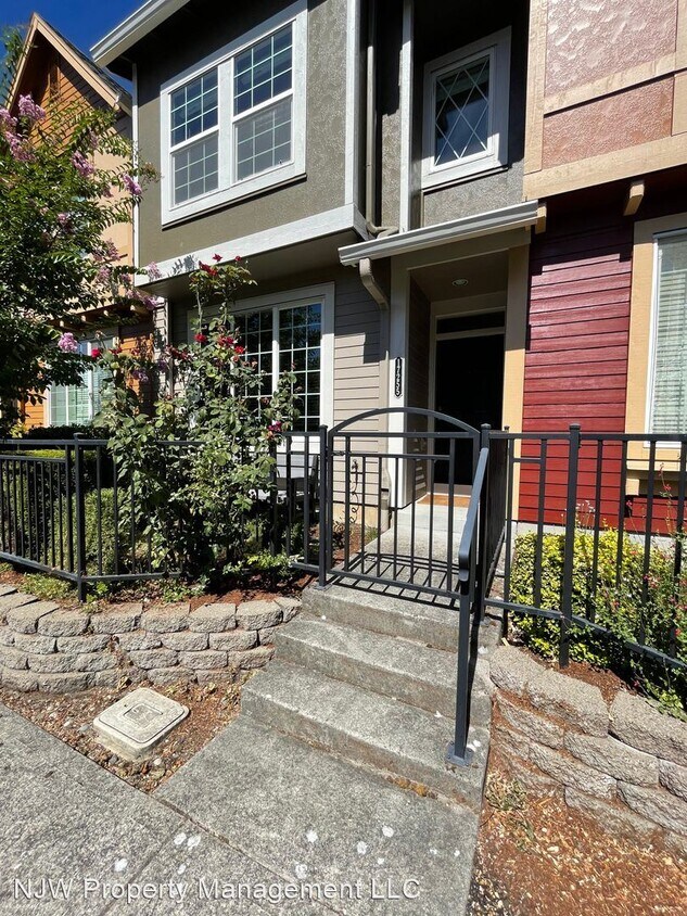 3 br, 2.5 bath House 17255 SW Pleasanton Ln House Rental in