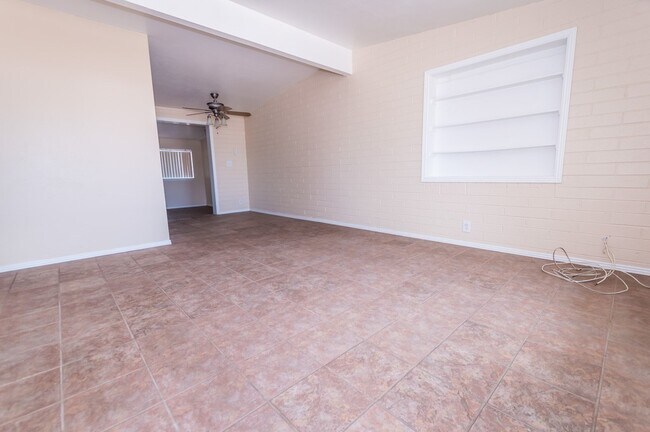 Foto del edificio - Charming Home Features 3 Bedroom, 1 Bath, Central A/C and a Garage with Central A/C!