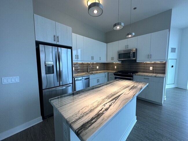 Foto del edificio - 805 S State St