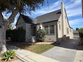 Building Photo - 918 34th St
