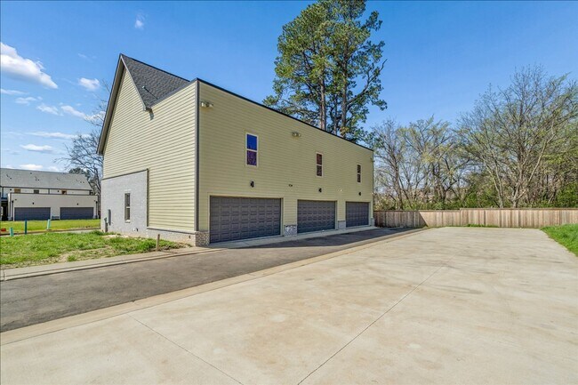 Foto del edificio - NEW Luxury Townhome