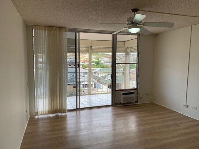 Foto del edificio - Lilikoi Building (Salt Lake) 1 bedroom, 1 bath Condo with 1 parking - Avail now!