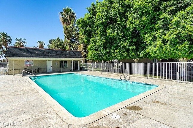 Building Photo - 2 br, 1.5 bath Apartment - 824 Requa Avenue 9