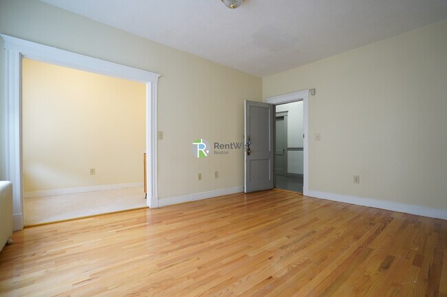 Building Photo - 236 Kelton St