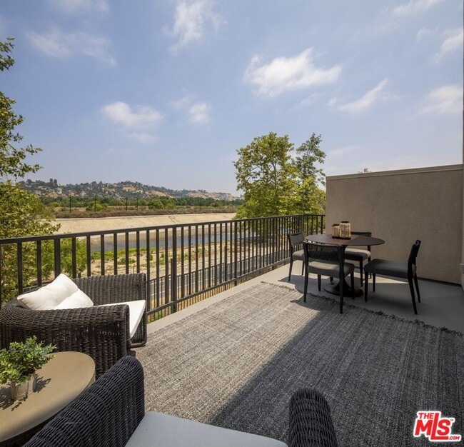 Building Photo - 1805 W Bankside Wy