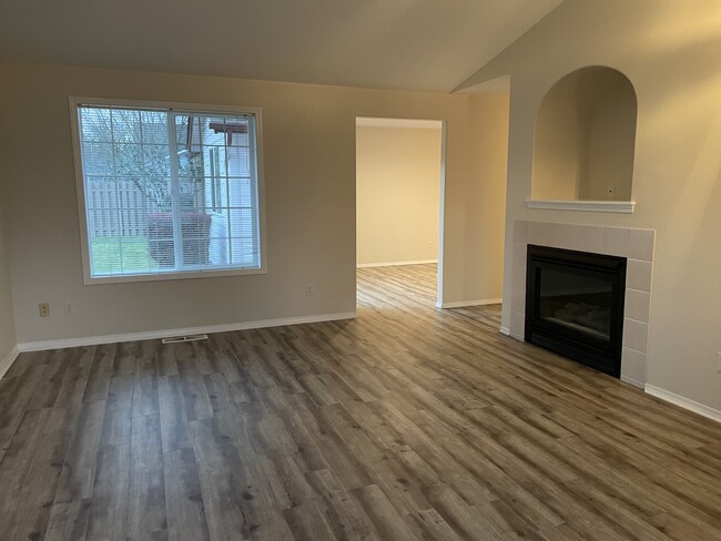 Livingroom facing dining - 7345 Parkplace Dr NE