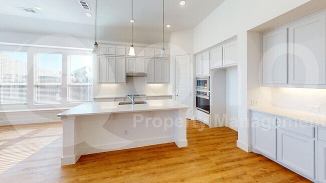 Building Photo - 1764 Riviera Dr.