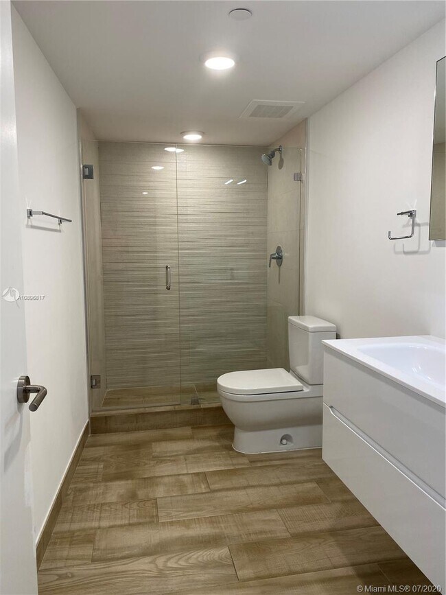 Building Photo - 9261 E Bay Harbor Dr