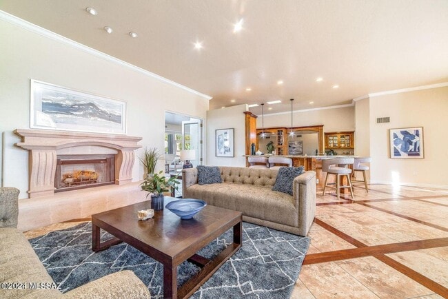 Building Photo - Spacious Custom 5 Bedroom 4 Bath Home in t...