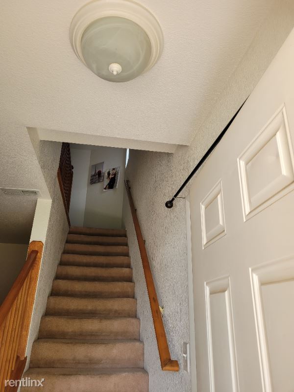 Building Photo - 2 br, 1.5 bath Townhome - 2402 Sunrise Ct