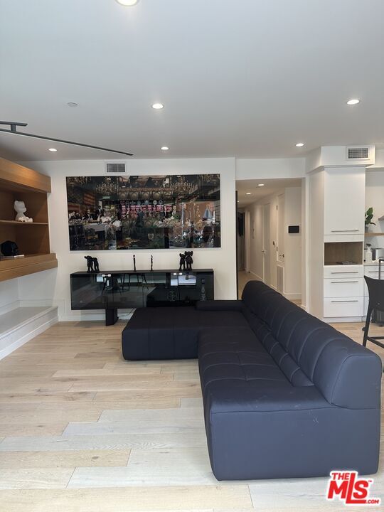Foto del edificio - 820 S Sherbourne Dr