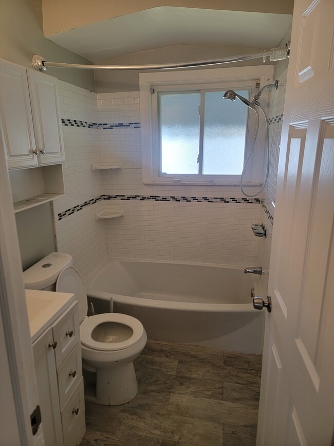 Building Photo - Maine