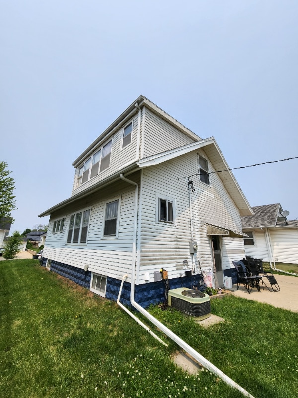 Building Photo - 3507 Elm Ave SE