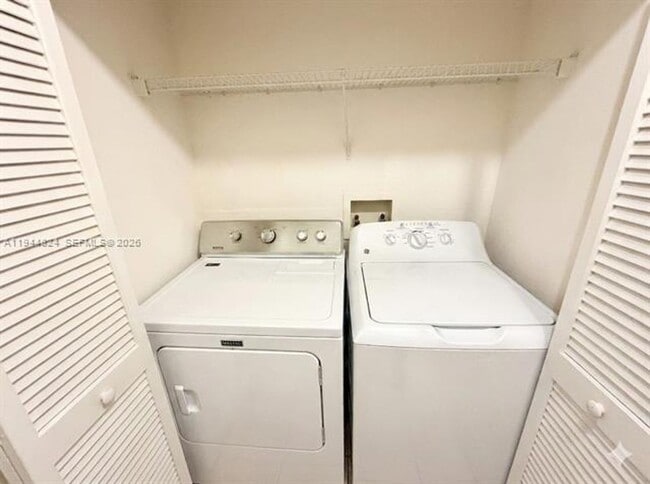 Foto del edificio - 6001 SW 70th St