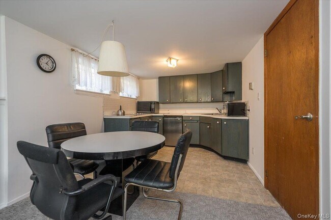 Building Photo - 67 Cliftwood Dr