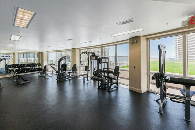 Foto del edificio - 9860 S Thomas Dr