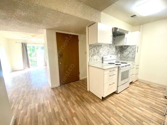 Foto del edificio - 1608 Cottonwood Dr