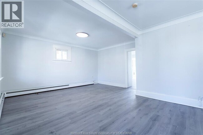 Building Photo - 950 Elsmere Ave