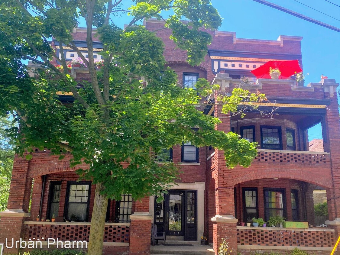 Primary Photo - 353 College Ave SE
