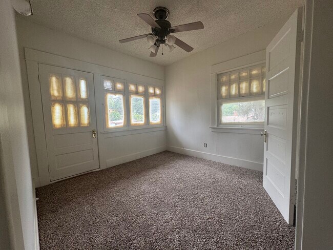 Foto del edificio - 409 E Columbia Ave