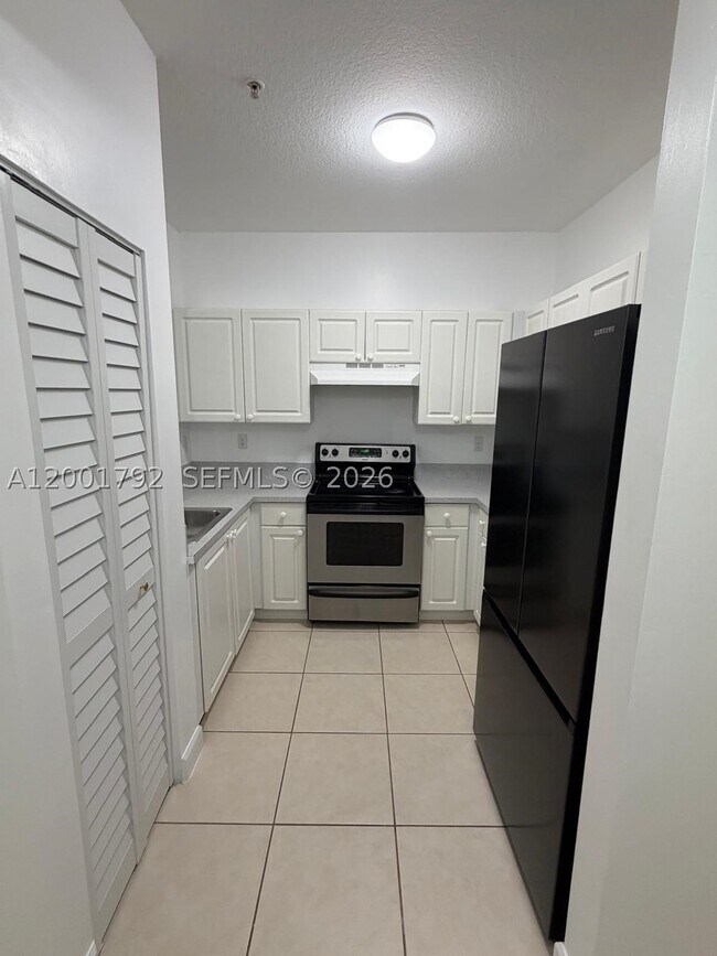 Foto del edificio - 1300 NE 109th St