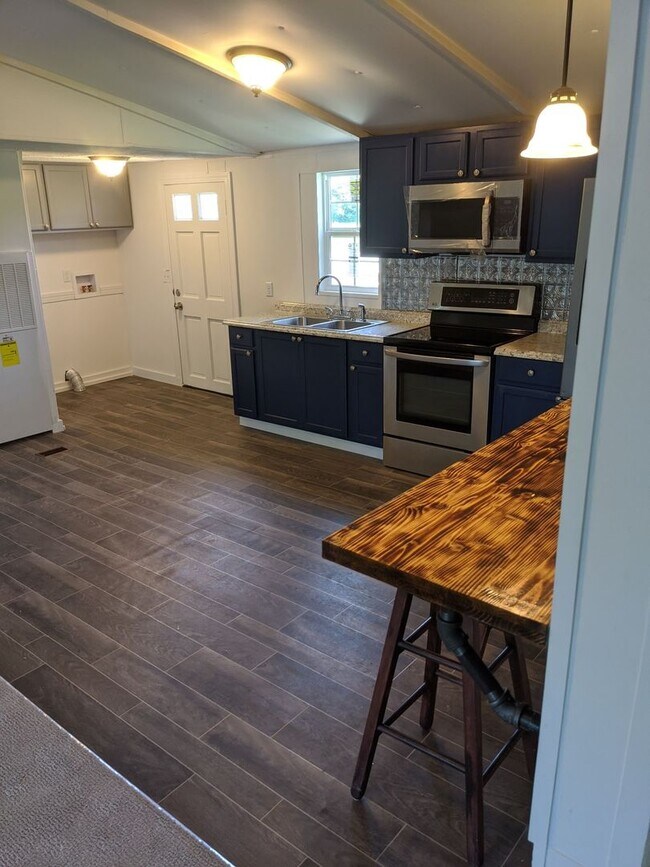 Building Photo - For Lease - 3 Bed, 2 Bath, 1000sqft - Leba...